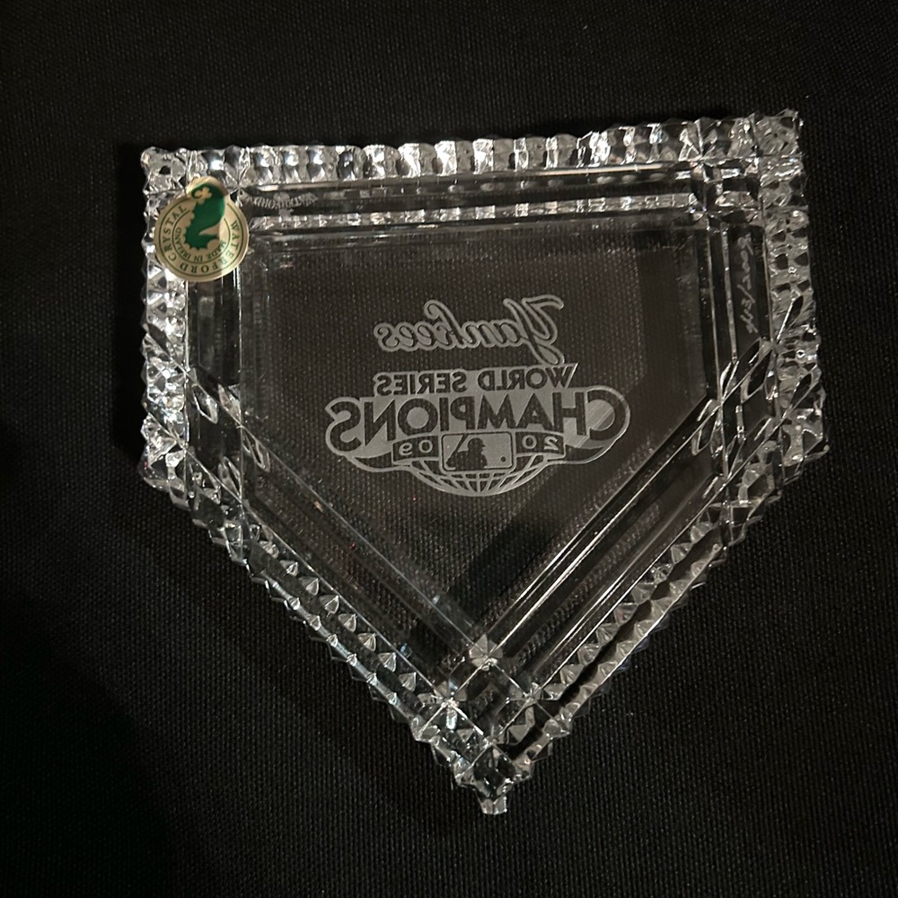 Waterford NY Yankees World Series Champions 2009 ltd edition paperweight - Picture 2 of 7
